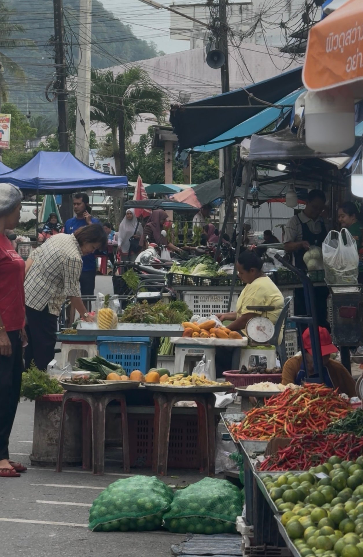 la-ngu market