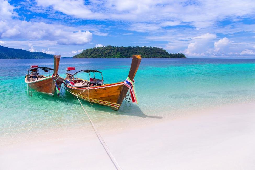 Island Hopping near Koh Lipe