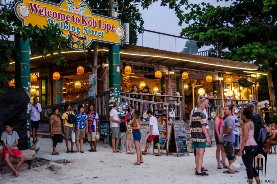 Walking Street, Koh Lipe